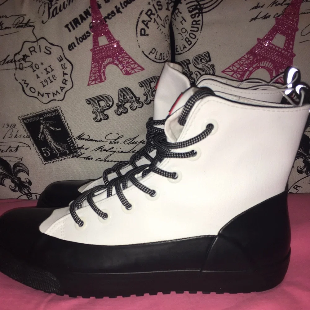 Hunter woman boots/sneakers white